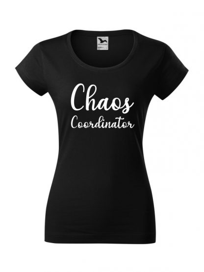 Damska koszulka z krótkim rękawem i napisem Chaos Coordinator. Koszulka w kroju slim-fit z dekoltem, w kolorze czarnym.