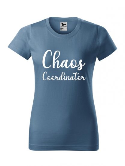 Damska koszulka z krótkim rękawem i napisem Chaos Coordinator. Koszulka w kroju standardowym, w kolorze jeans.