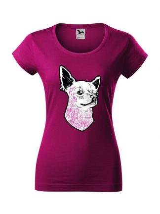 Damska koszulka z krótkim rękawem i nadrukiem psa rasy Chihuahua. Koszulka w kroju slim, kolor fuksja.