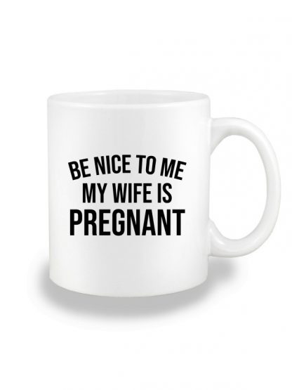 Biały kubek ceramiczny z czarnym napisem Be Nice To Me, My Wife Is Pregnant. Nadruk dwustronny.