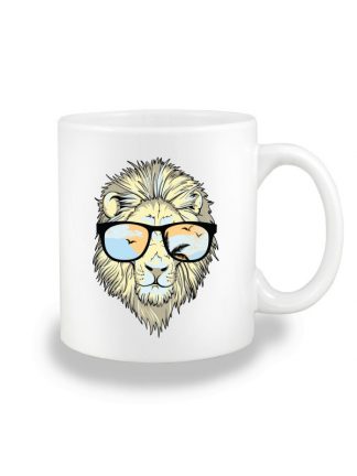 Biały kubek ceramiczny z kolorowym nadrukiem lwa w okularach. Nadruk dwustronny.