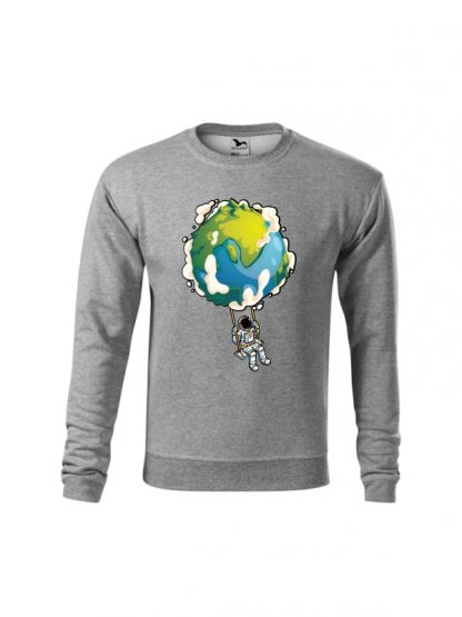 Szara bluza dziecięca z nadrukiem astronauty huśtającego się na huśtawce z kuli ziemskiej. Bluza wkładana, bez kaptura.