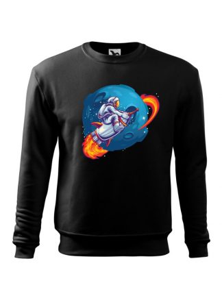 Czarna bluza męska z kolorowym nadrukiem Astronauty siedzącego na rakiecie i lecącego wokół Księżyca. Bluza wkładana, bez kaptura.