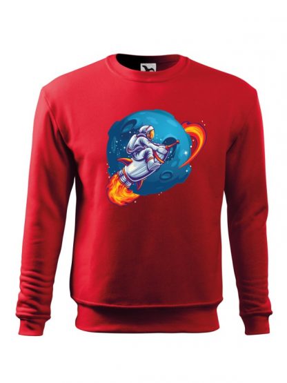 Czerwona bluza męska z kolorowym nadrukiem Astronauty siedzącego na rakiecie i lecącego wokół Księżyca. Bluza wkładana, bez kaptura.