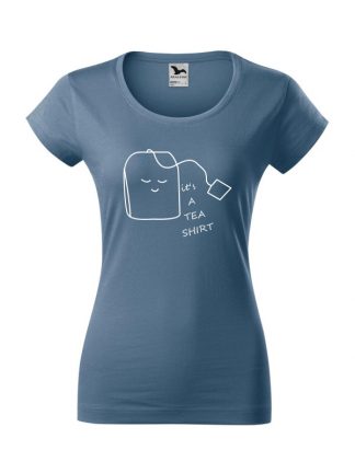 Damska koszulka z krótkim rękawem i nadrukiem It's A Tea Shirt. Krój slim-fit z dekoltem, kolor jeans. Nadruk biały.