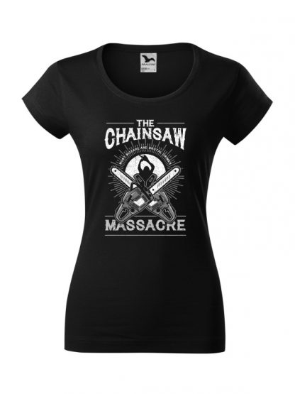 Damska koszulka z krótkim rękawem i czarno-białym nadrukiem The Chainsaw Massacre. Krój slim-fit z dekoltem, kolor czarny.