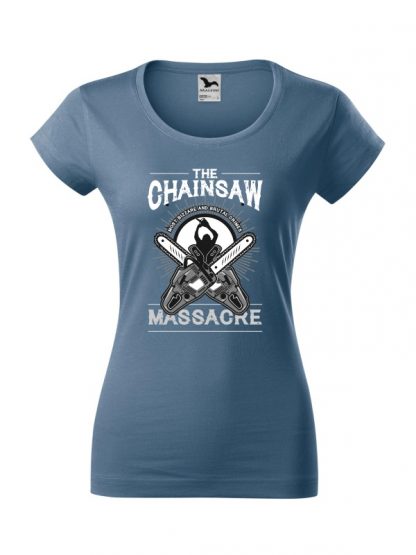 Damska koszulka z krótkim rękawem i czarno-białym nadrukiem The Chainsaw Massacre. Krój slim-fit z dekoltem, kolor jeans.