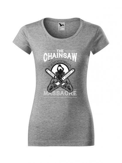 Damska koszulka z krótkim rękawem i czarno-białym nadrukiem The Chainsaw Massacre. Krój slim-fit z dekoltem, kolor szary.