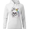 Biała bluza damska z nadrukiem w stylu boho, przedstawiającym kolorowego kolibra siedzącego na czaszce. Bluza typu „kangur” z kapturem.