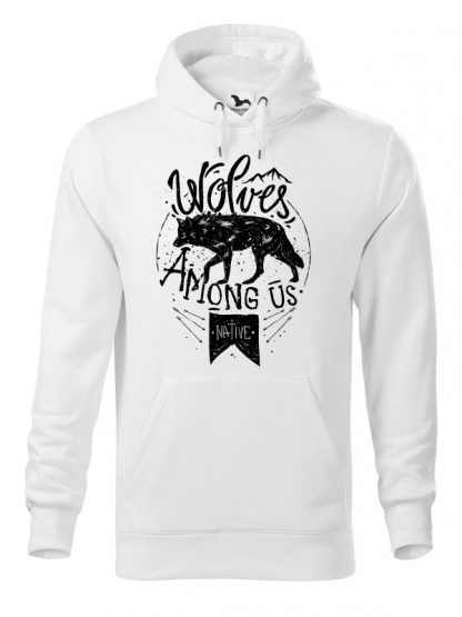 Biała bluza męska z czarnym nadrukiem wilka oraz napisem Wolves Among Us. Bluza typu „kangur” z kapturem.