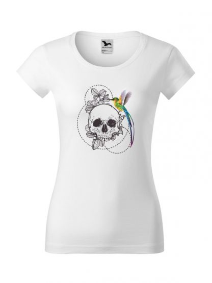 Damska koszulka z krótkim rękawem i nadrukiem w stylu boho, przedstawiającym kolorowego kolibra siedzącego na czaszce. Koszulka o kroju slim-fit z dekoltem, w kolorze białym.
