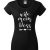 Damska koszulka z krótkim rękawem i białym napisem Wife, Mom, Boss. Koszulka o kroju slim-fit z dekoltem, w kolorze czarnym.