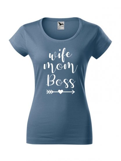 Damska koszulka z krótkim rękawem i białym napisem Wife, Mom, Boss. Koszulka o kroju slim-fit z dekoltem, w kolorze jeans.
