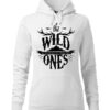 Biała bluza damska ze stylizowanym napisem The Wild Ones, Nothing Wrong With Being Free. Bluza typu „kangur” z kapturem.