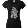 Damska koszulka z krótkim rękawem i czarno-białą grafiką droida, inspirowaną serią popularnych filmów sci-fi. Koszulka o kroju slim-fit, w kolorze czarnym.
