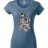 Damska koszulka z krótkim rękawem i czarno-białą grafiką droida, inspirowaną serią popularnych filmów sci-fi. Koszulka o kroju slim-fit, w kolorze jeans.