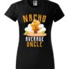 Damska koszulka z krótkim rękawem i kolorowym, zabawnym nadrukiem człowieka-nacho z gitarą oraz napisem Nacho Average Uncle. Koszulka o kroju klasycznym, w kolorze czarnym.
