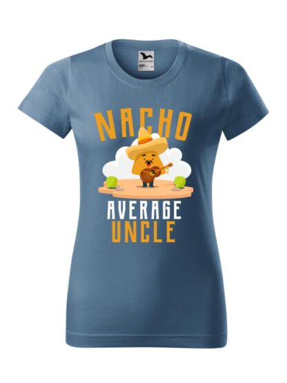 Damska koszulka z krótkim rękawem i kolorowym, zabawnym nadrukiem człowieka-nacho z gitarą oraz napisem Nacho Average Uncle. Koszulka o kroju klasycznym, w kolorze jeans.