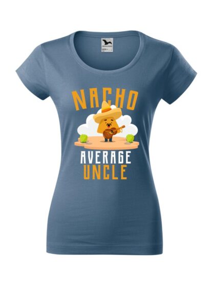 Damska koszulka z krótkim rękawem i kolorowym, zabawnym nadrukiem człowieka-nacho z gitarą oraz napisem Nacho Average Uncle. Koszulka o kroju slim-fit z dekoltem, w kolorze jeans.