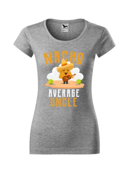 Damska koszulka z krótkim rękawem i kolorowym, zabawnym nadrukiem człowieka-nacho z gitarą oraz napisem Nacho Average Uncle. Koszulka o kroju slim-fit z dekoltem, w kolorze szarym.