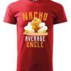 Męska koszulka z krótkim rękawem i kolorowym, zabawnym nadrukiem człowieka-nacho z gitarą oraz napisem Nacho Average Uncle. Koszulka czerwona.