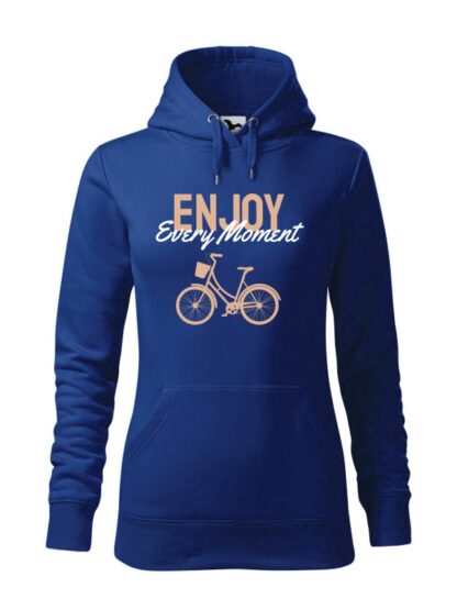 Niebieska, wkładana bluza damska typu „kangur”. Beżowo-biały napis Enjoy Every Moment oraz rysunek roweru miejskiego.