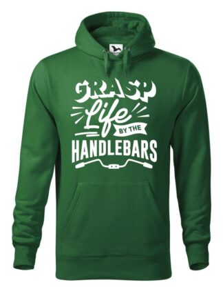 Zielona, wkładana bluza męska typu „kangur”, z białym, stylizowanym napisem Grasp Life By The Handlebars.